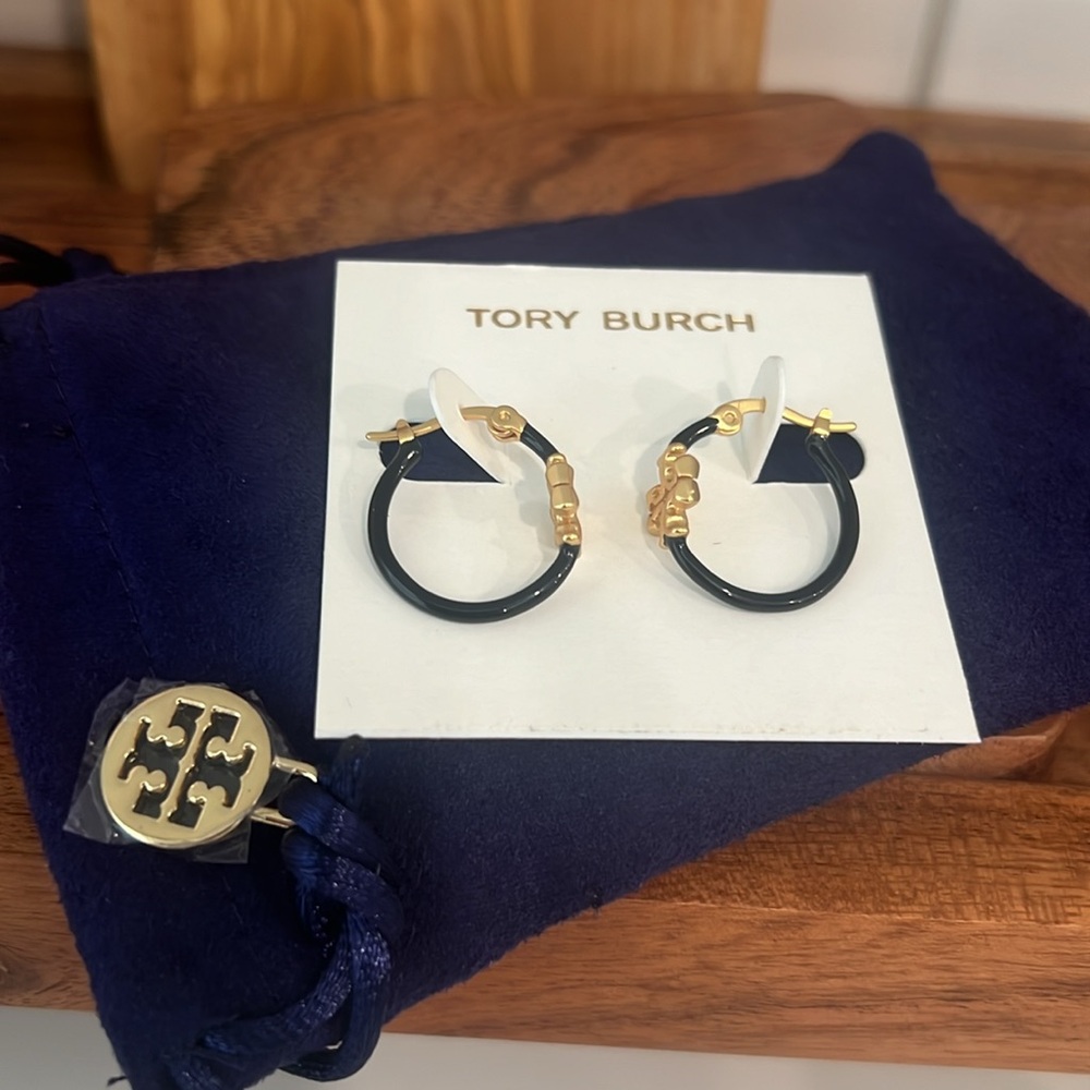 Tory Burch Small Hoop. - Picture 3 of 16